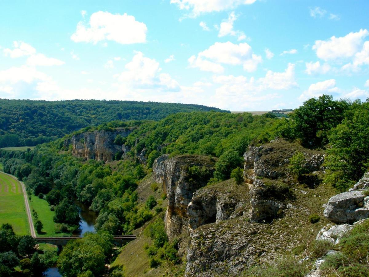 La Roche Du Moulin Villa Saint-More Bagian luar foto